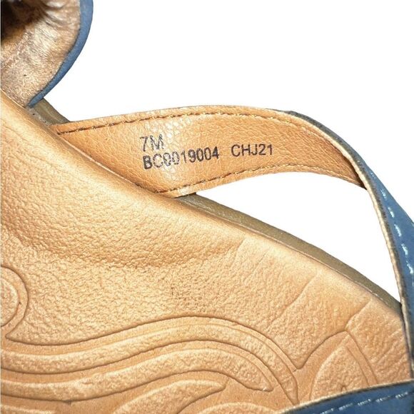 B.O.C. Sandals blue with cris cross toe Size 7M BC0019004 - Picture 4 of 5